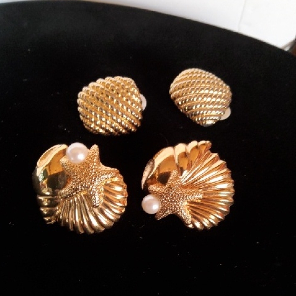 Bundle Avon,Ak Goldtone Earrings.